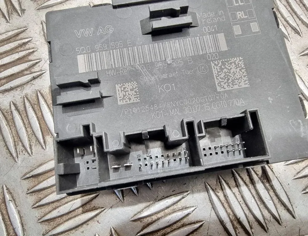 AUDI A3 8V (2012-2020) Aizmugurējo kreiso durvju vadības bloks 5Q0959595E 33347718