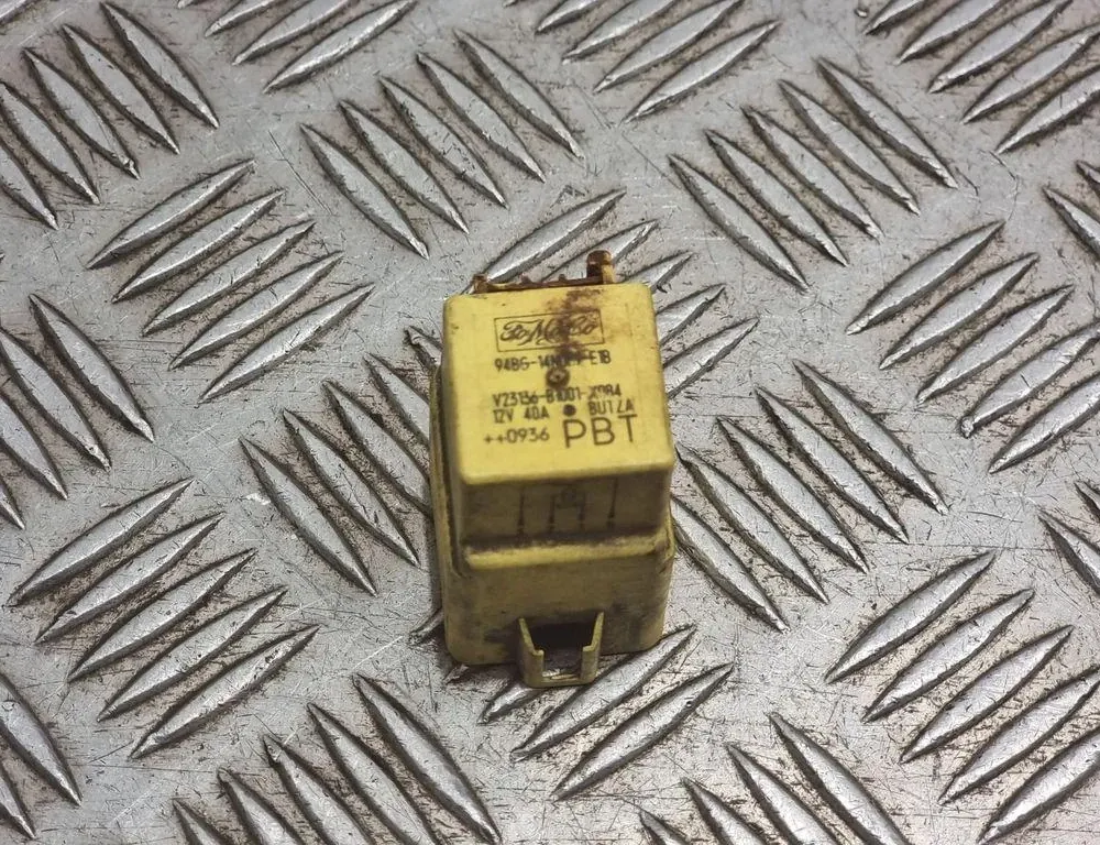 FORD C-Max 1 generation (2003-2010) Dzesēšanas ventilatora relejs 94BG14N83E1B 33365138