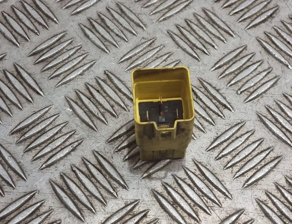 FORD C-Max 1 generation (2003-2010) Dzesēšanas ventilatora relejs 94BG14N83E1B 33365138