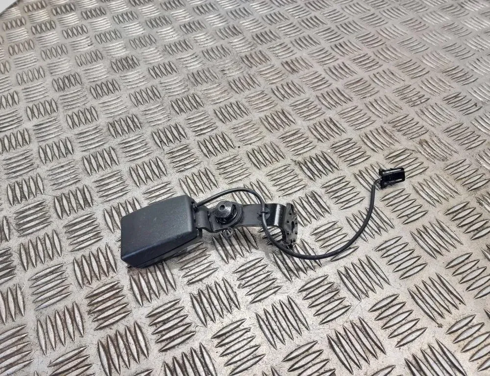 AUDI A1 8X (2010-2020) Средняя пряжка сиденья задняя 8x0857739 33491910