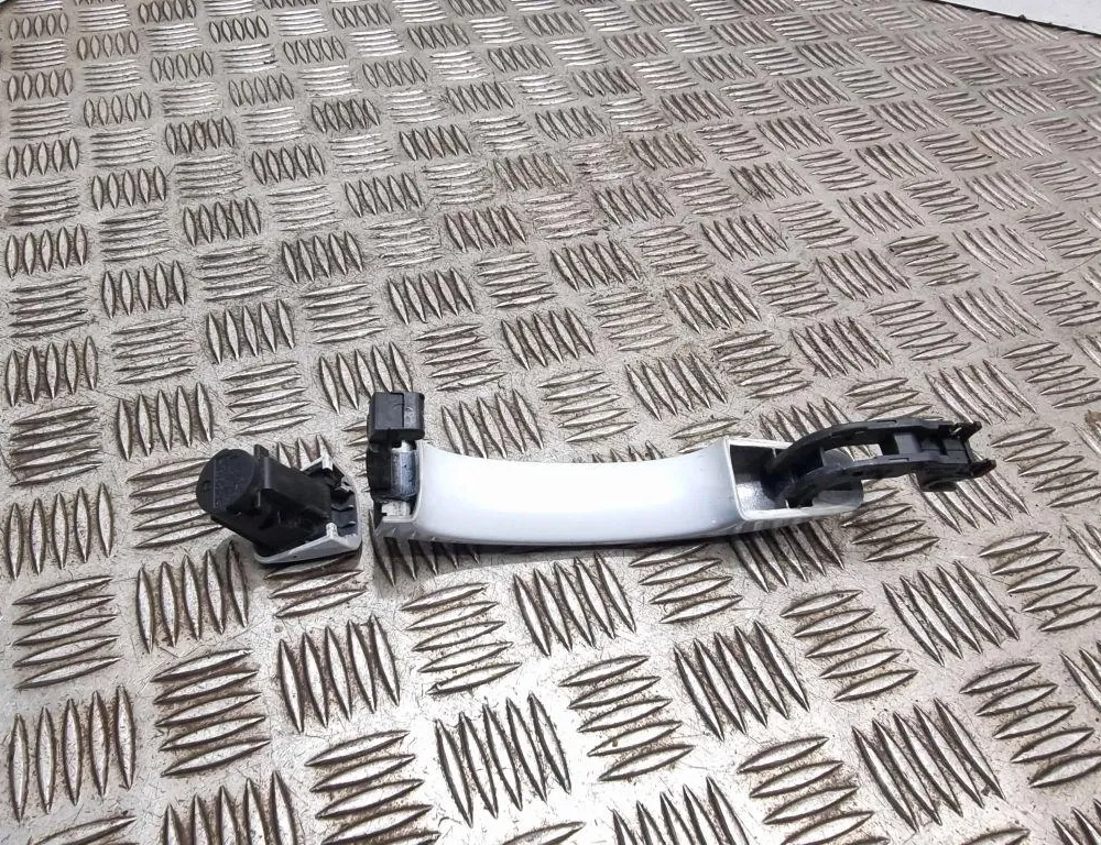 AUDI A1 8X (2010-2020) Наружная ручка боковых правых дверей 8t0837167 33492800