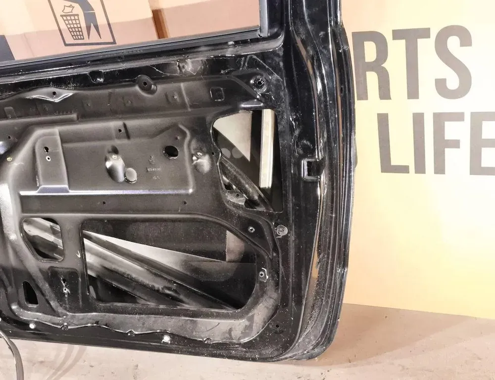 VOLKSWAGEN Fox 2 generation (2003-2009) Priekšējās labās durvis 33516616