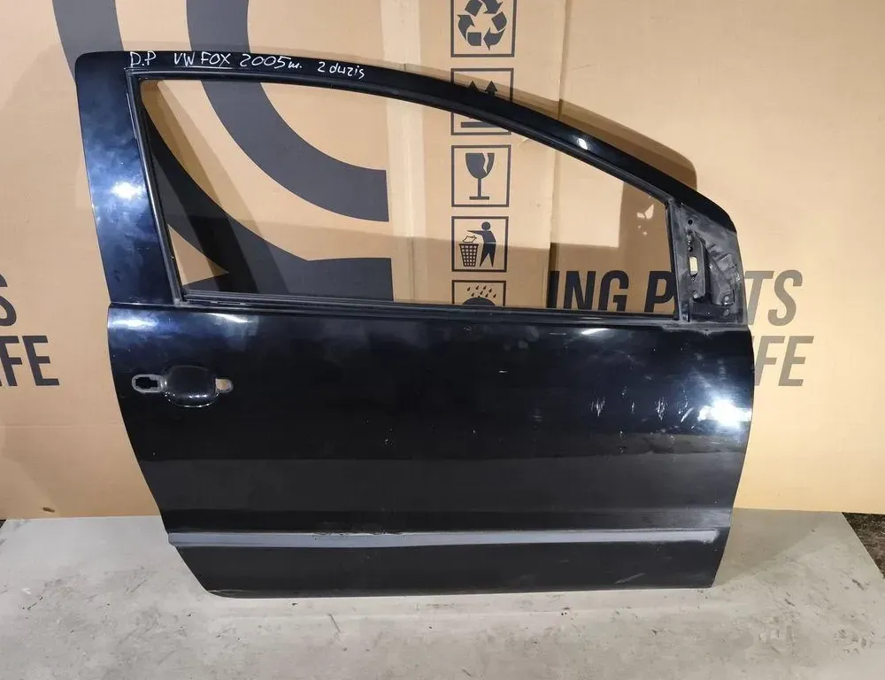 VOLKSWAGEN Fox 2 generation (2003-2009) Priekšējās labās durvis 33516616