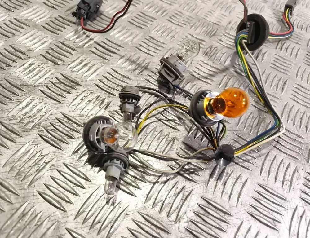 VOLVO XC60 Rear light contacts 33538174