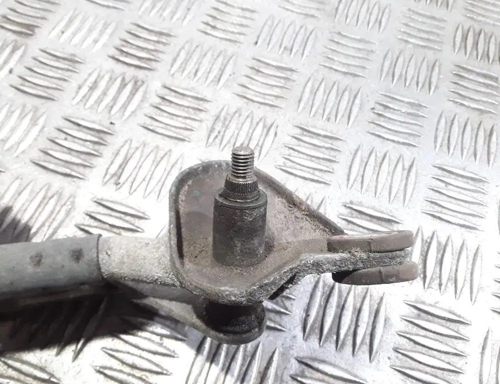 TOYOTA Avensis 2 generation (2002-2009) Priekšējā stikla tīrītāja mehānisms 8511005060 33548201