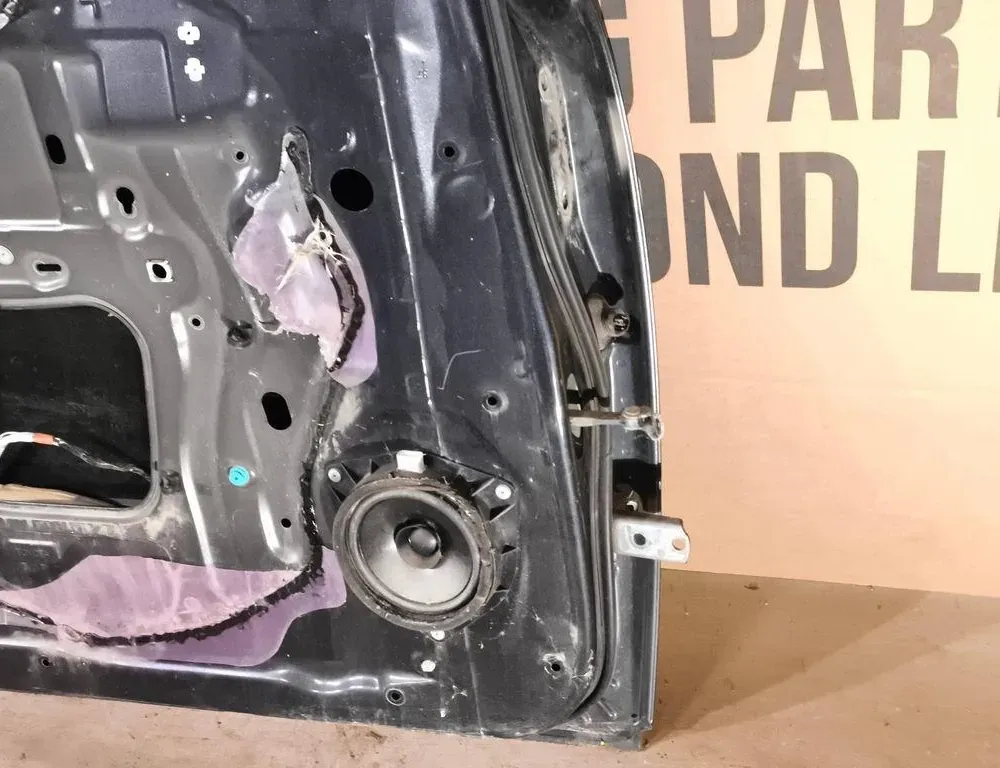 TOYOTA Avensis Verso 1 generation (2001-2003) Aizmugurējās kreisās durvis 33550012