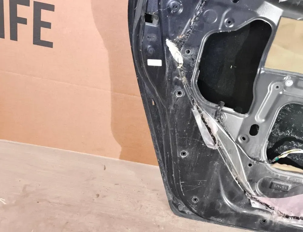 TOYOTA Avensis Verso 1 generation (2001-2003) Aizmugurējās kreisās durvis 33550012