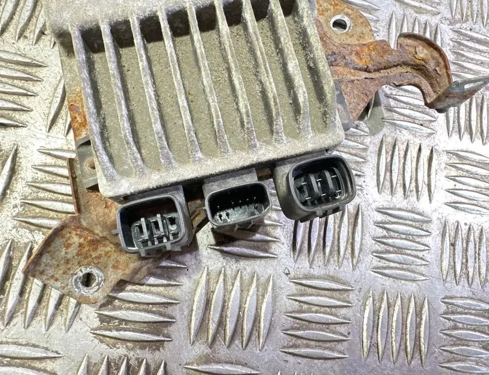 TOYOTA Avensis 2 generation (2002-2009) Fuel injectors control unit 8987120070 33550171