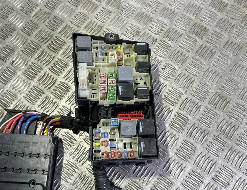 FORD Focus 3 generation (2011-2020) Fuse box AV6T14A067AB,AV6T14A067BA 33553068