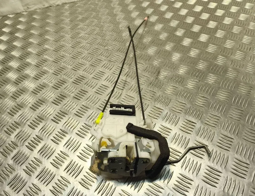 SUBARU Forester SH (2007-2013) Замок двери передний правый 33553092