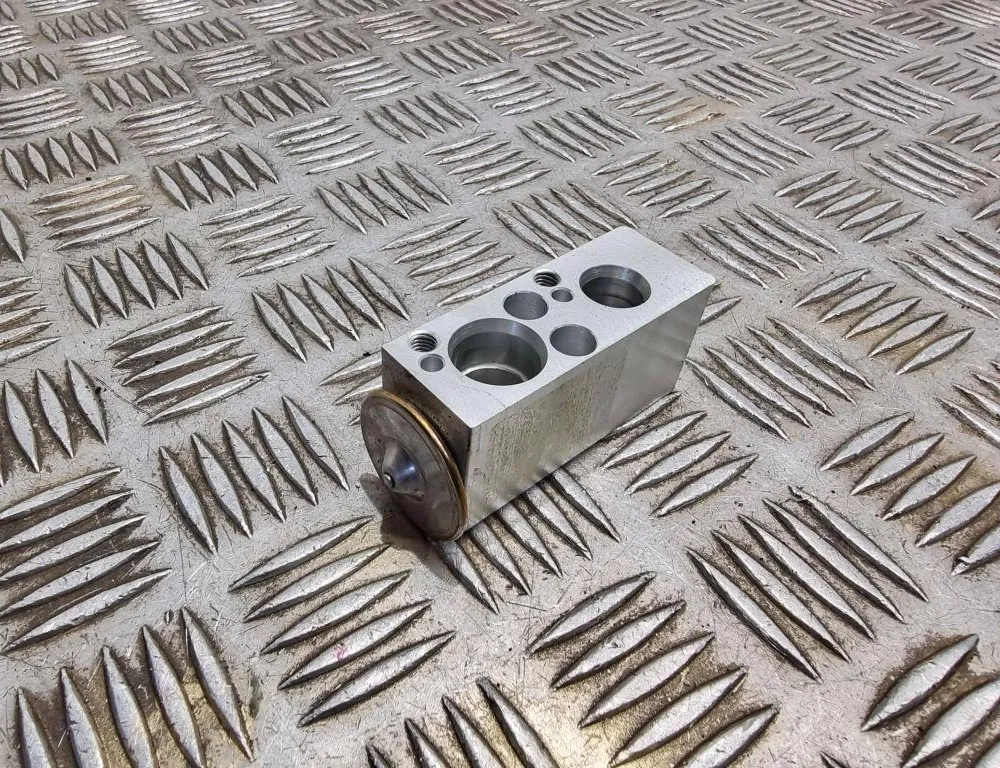 BMW X1 F48/F49 (2015-2023) Air conditioner expansion valve 33555740