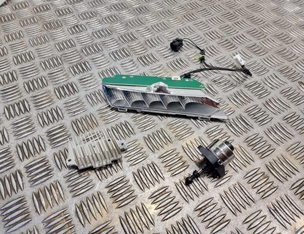 AUDI A6 C6/4F (2004-2011) Front light cover 21738301 33557176