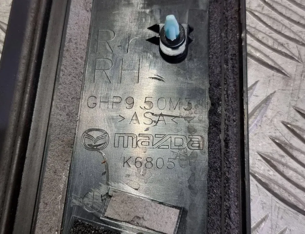 MAZDA 6 GJ (2012-2024) Стеклоуплотнитель задней правой двери GHP950M31 33570001