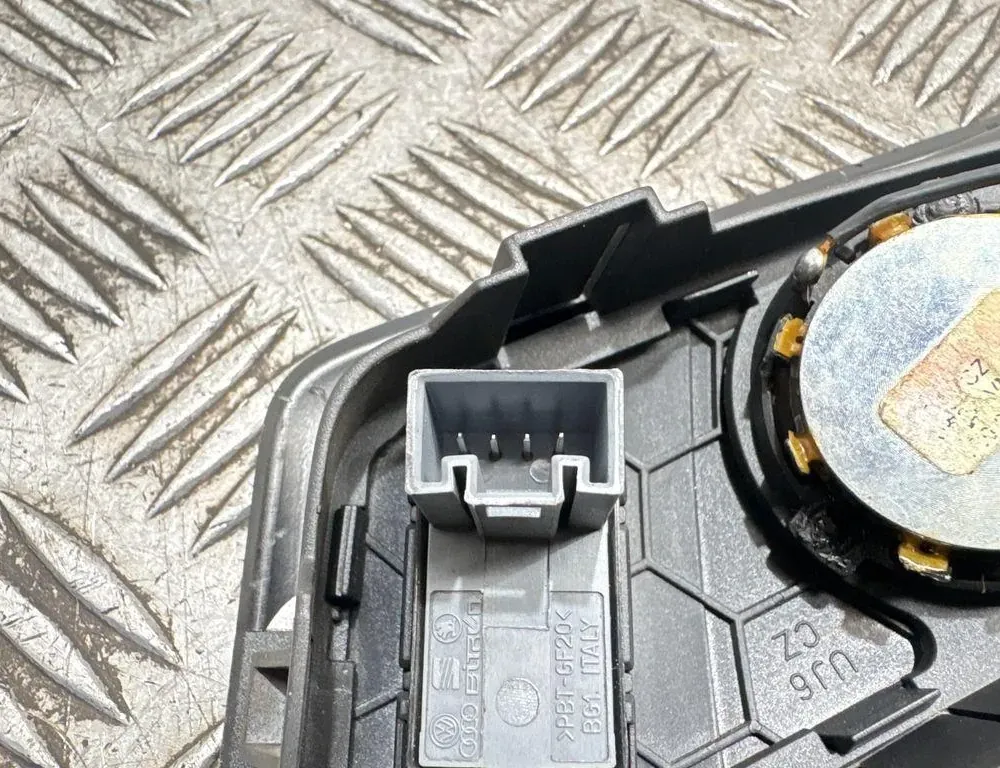 SKODA Octavia 2 generation (2004-2013)  Правая задняя внутренняя ручка открытия 1z0837248 33571035