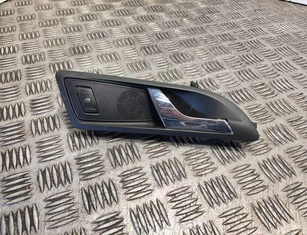 SKODA Octavia 2 generation (2004-2013)  Правая задняя внутренняя ручка открытия 1z0837248 33571035