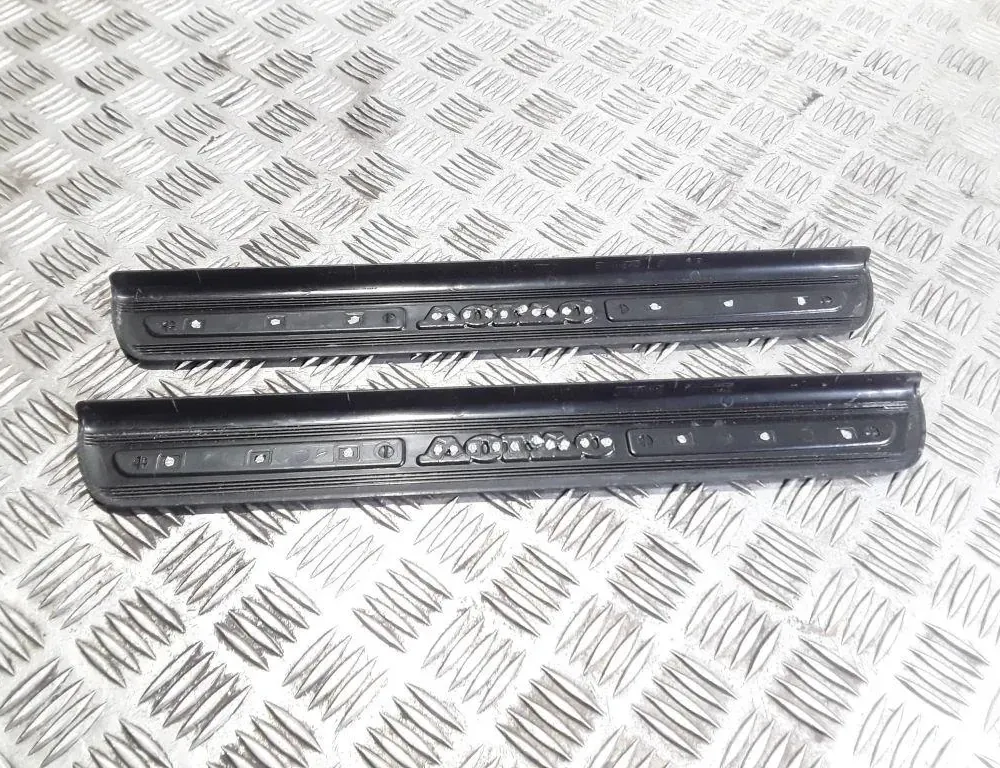 VOLVO V50 1 generation (2003-2012) Панель передней левой двери 08622671 33577110