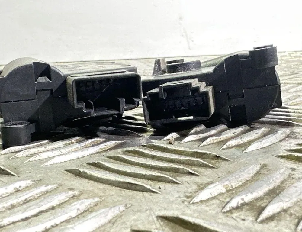 VOLKSWAGEN Golf 8 generation (2019-2023) Salona sildītāja vadības vārsti 0132801345 33580900