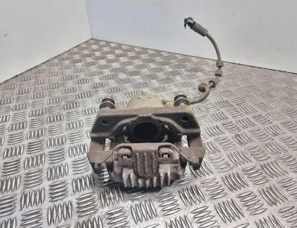 BMW 5 Series E60/E61 (2003-2010) Priekšējais kreisais bremžu suports 33580956