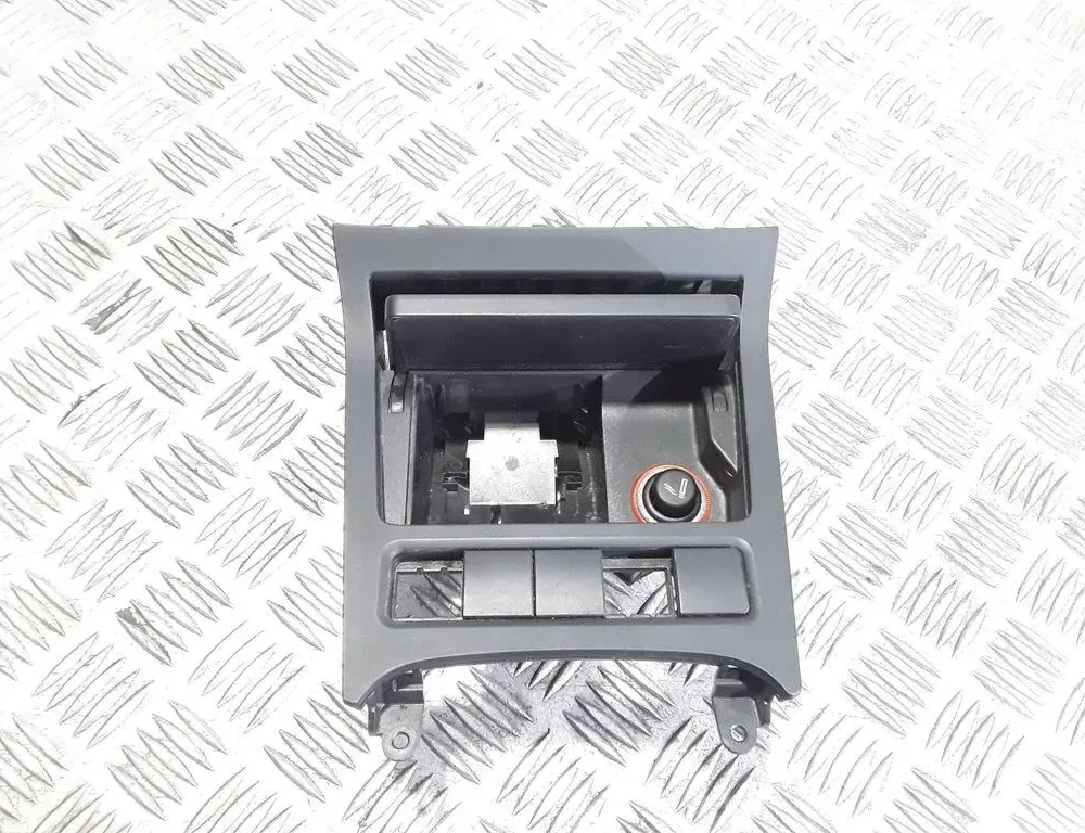 VOLKSWAGEN Golf 8 generation (2019-2023) Пепельница 5K0857961 33581763