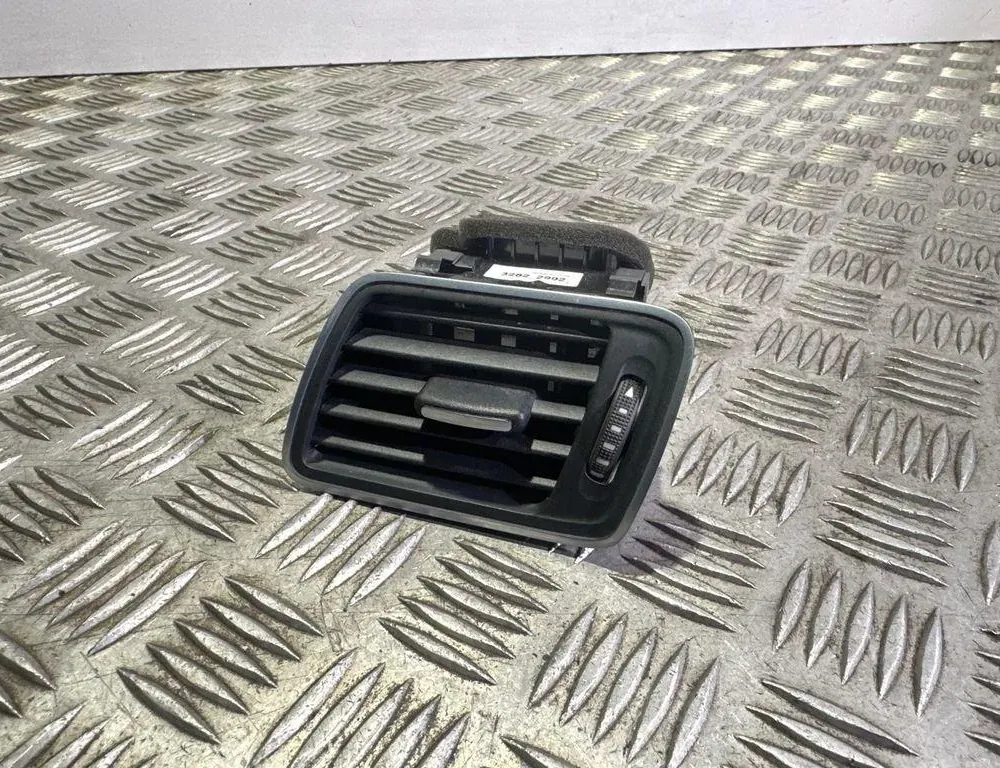 VOLKSWAGEN Passat B7 (2010-2015) Instrumentu paneļa gaisa kanāli 1J0973332 33582056