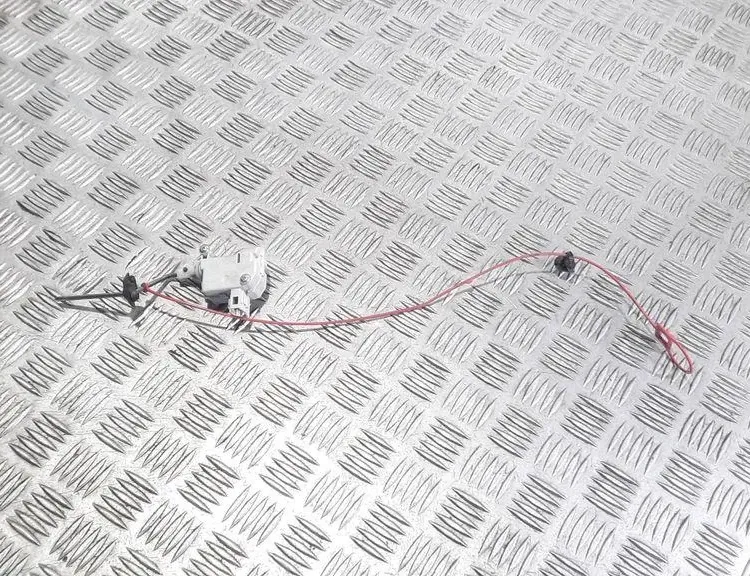 AUDI A4 B7/8E (2004-2008) Degvielas tvertnes vāciņa bloķēšana 8E0862153A 33593661