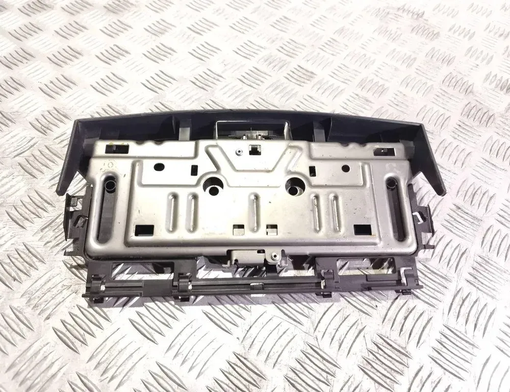 VOLKSWAGEN Passat B7 (2010-2015) Priekšējais labais sēdekļa vadības motorīts 8K0881057 33786036