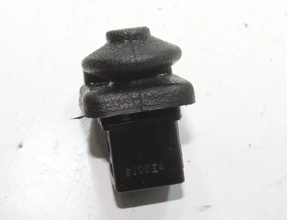 NISSAN Juke YF15 (2010-2020) Durvju kontaktu savienotājs 33523158