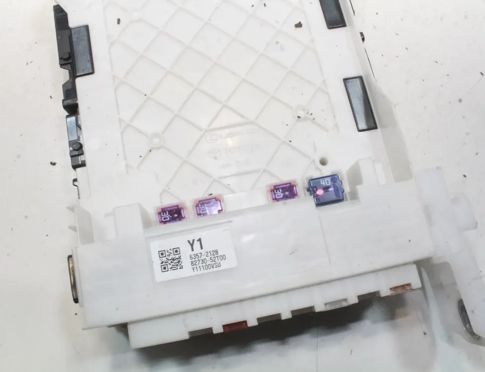 TOYOTA Yaris 4 generation (2020-2023) Fuse box 82730-52T00 33554679
