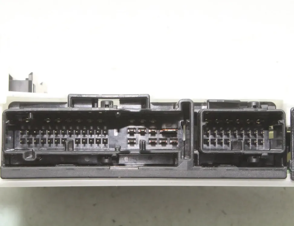 TOYOTA Yaris 4 generation (2020-2023) Fuse box 82730-52T00 33554679