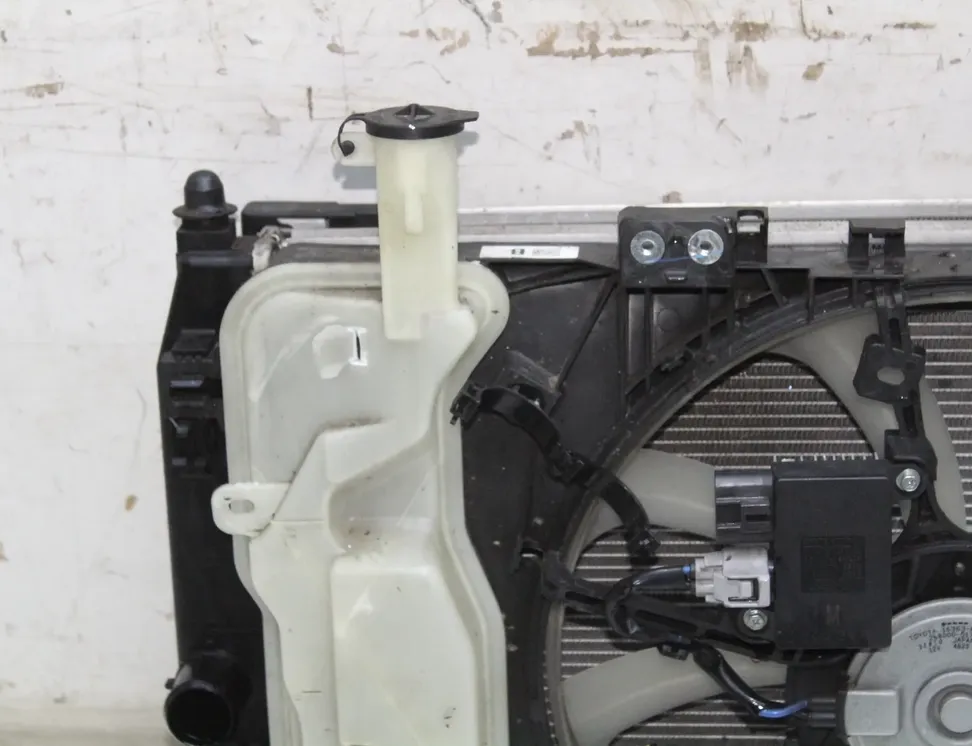 TOYOTA Yaris 4 generation (2020-2023) Система охлаждения MF422136-7672 33556135