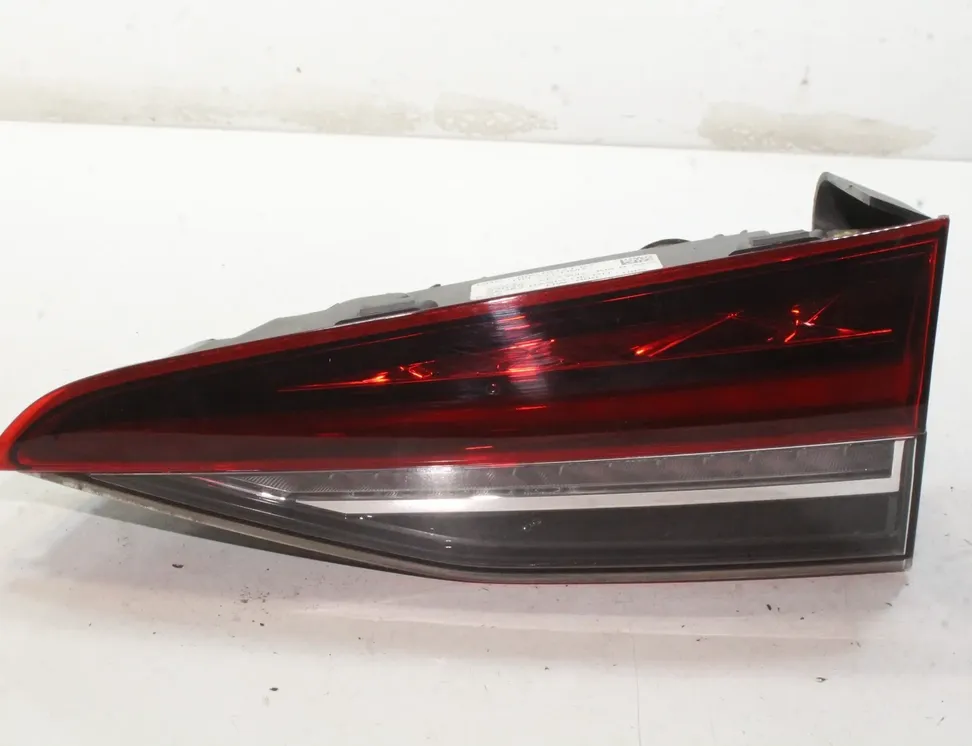 SKODA Octavia 4 generation (A8) (2019-2023) Right Side Tailgate Taillight 5E7945308B 33559158