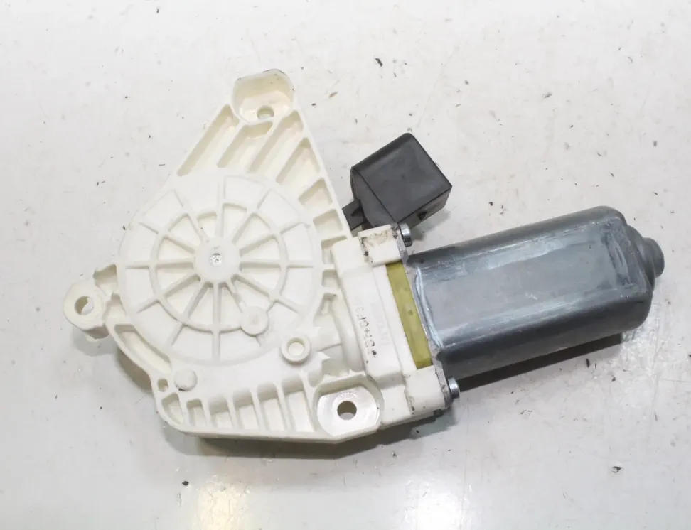 MERCEDES-BENZ C-Class W205/S205/C205 (2014-2023) Маторчик стеклоподъемника передней правой двери A0009066206 33568601