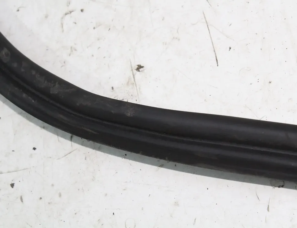 MERCEDES-BENZ C-Class W205/S205/C205 (2014-2023) Резиновый уплотнитель крышки багажника A2057505100 33573174