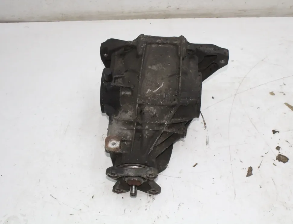 MERCEDES-BENZ C-Class W205/S205/C205 (2014-2023) Aizmugurējais reduktors 2053508911,A2053508911 33573738