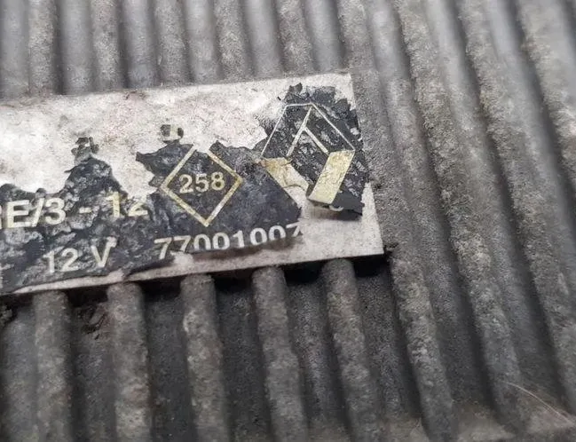 RENAULT Megane 1 generation (1995-2003) Aizdedzes sveces 7700100703 32273482