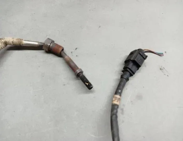 SKODA Superb 3 generation (2015-2023) Priekšējais kreisais līmeņa sensors 04L906088DQ 27948382