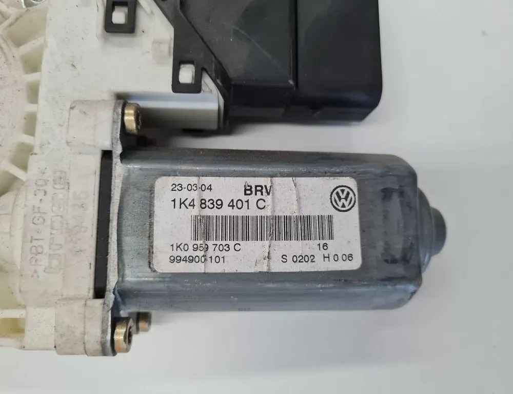 VOLKSWAGEN Golf 8 generation (2019-2023) Aizmugurējo kreiso durvju logu pacēlājs 1K4839401C 33276014