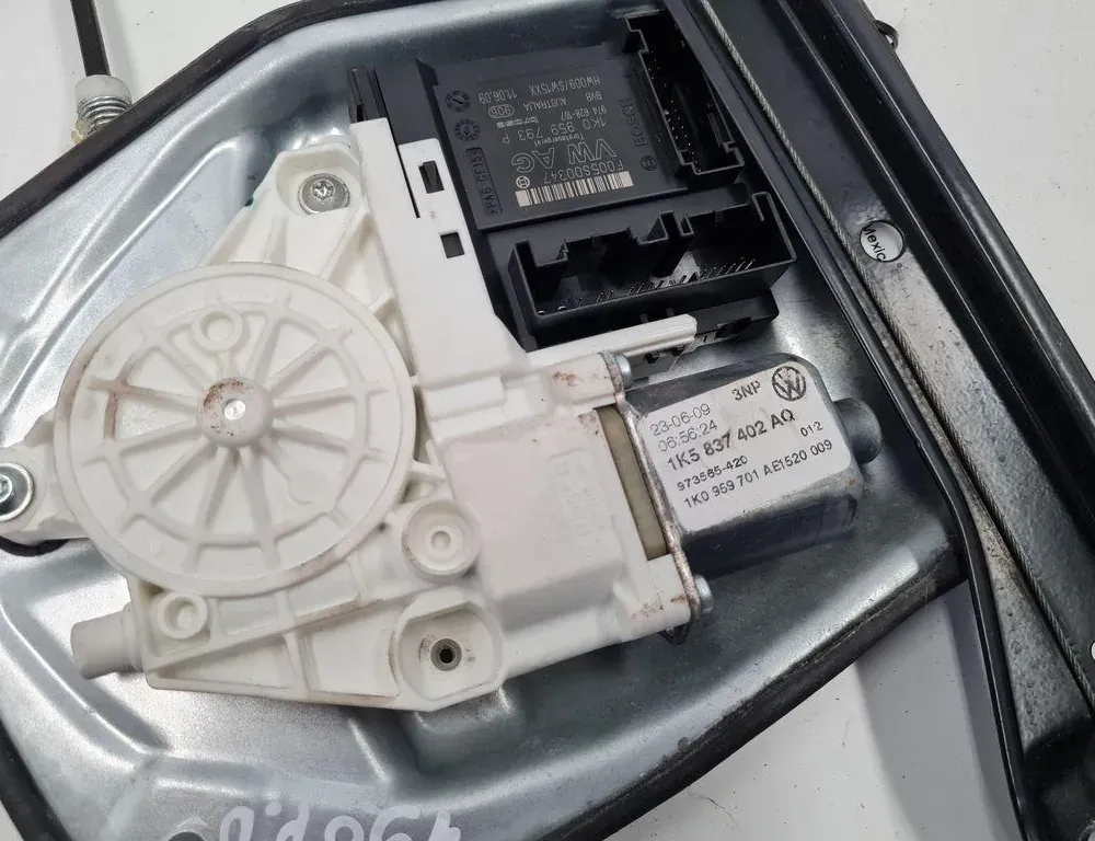 VOLKSWAGEN Golf 5 generation (2003-2009) Стеклоподъемник передней правой двери 1K0959793P,1K5837462B 33276507