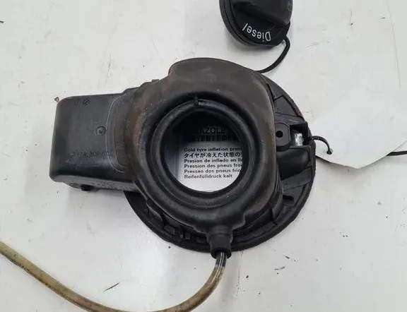 VOLKSWAGEN Passat B7 (2010-2015) Замок крышки топливного бака 3C9809857 33277771