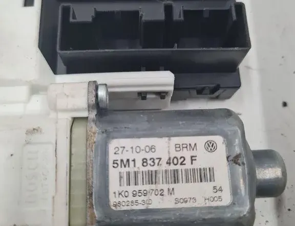 VOLKSWAGEN Golf Plus 1 generation (2004-2009) Стеклоподъемник передней правой двери 5M1837402F 33279271