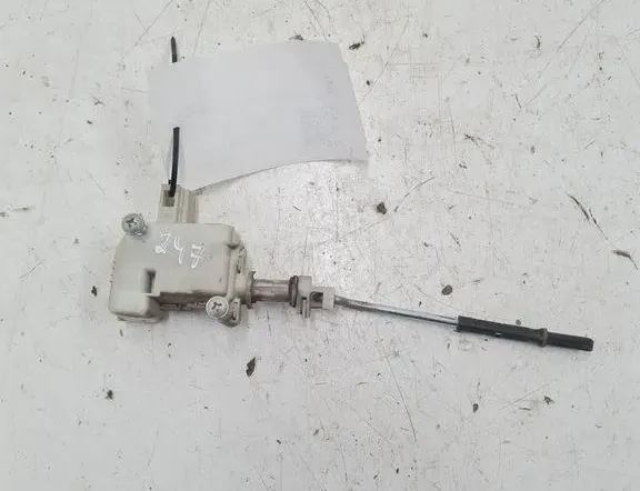 VOLKSWAGEN Passat B6 (2005-2010) Degvielas tvertnes vāciņa bloķēšana 3B0810773R 33279445