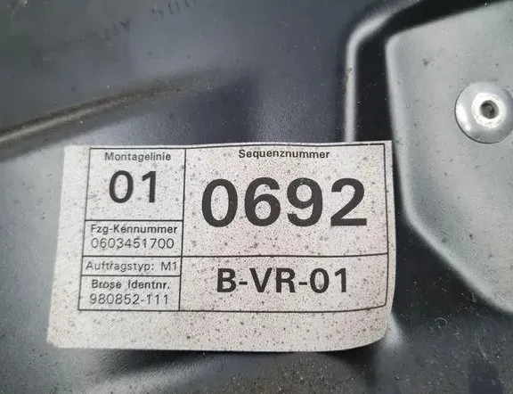 VOLKSWAGEN Passat B7 (2010-2015) Aizmugurējo labo durvju logu pacēlājs 3C1837756G 33280050