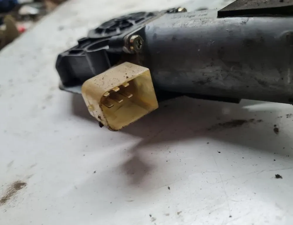 VOLVO XC70 2 generation (2000-2007) Priekšējo labo durvju logu pacēlājs 8626850 33280228