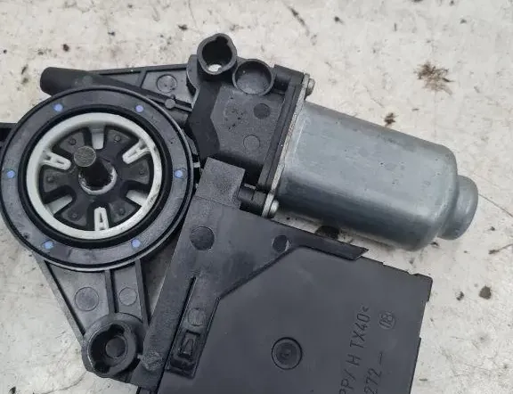 VOLKSWAGEN Touran 1 generation (2003-2015) Priekšējo kreiso durvju logu pacēlāja motorīts 1K0959792G 33286436