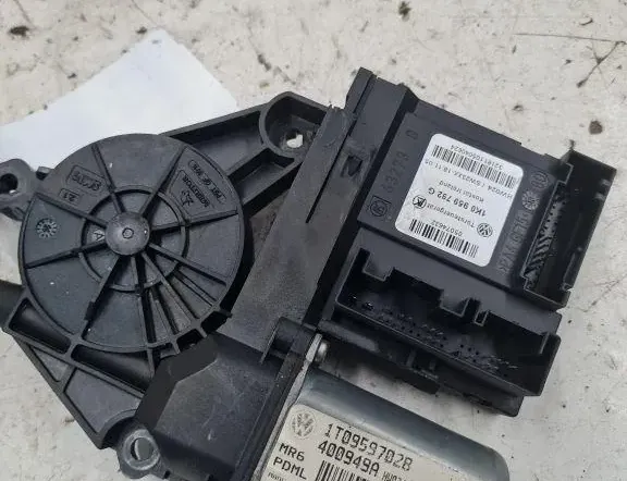 VOLKSWAGEN Touran 1 generation (2003-2015) Priekšējo kreiso durvju logu pacēlāja motorīts 1K0959792G 33286436