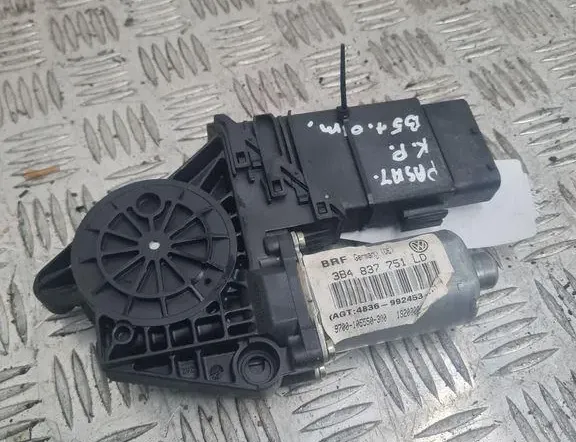 VOLKSWAGEN Passat B7 (2010-2015) Priekšējo kreiso durvju logu pacēlāja motorīts 3B4837751LD 33301796