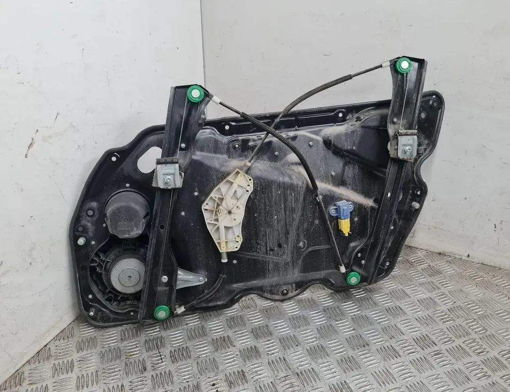 VOLKSWAGEN Passat B6 (2005-2010) Priekšējo kreiso durvju logu pacēlājs 3C1837755L 33302568