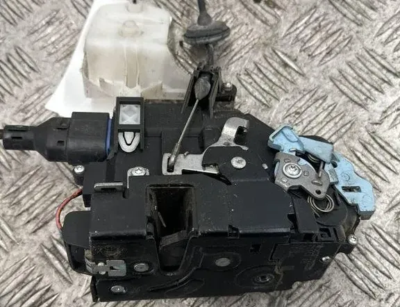 VOLKSWAGEN Caddy 3 generation (2004-2015) Замок двери передний правый 25101D6 33302988