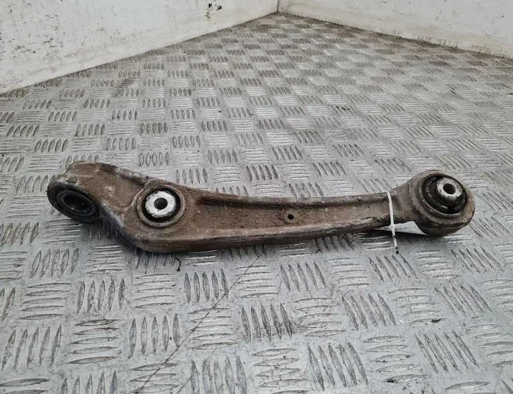 AUDI A4 B7/8E (2004-2008) Передний рычаг 33307511