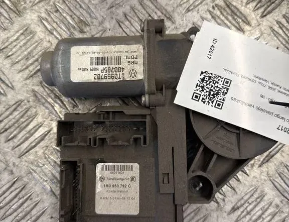 VOLKSWAGEN Touran 1 generation (2003-2015) Маторчик стеклоподъемника передней левой двери 1K0959793G 33309937